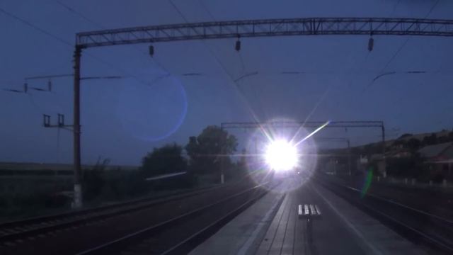 Спящий Электровоз ЭП20-001 с двухэтажным ТВЗ поездом № 103 Адлер - Москва смотреть онлайн