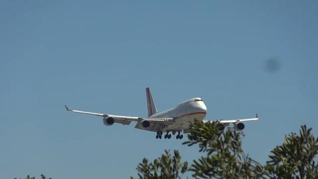 Yangtze River Express 747-400 arriving LAX, Apr смотреть онлайн