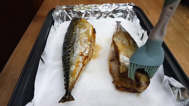 Просто, быстро и вкусно! Скумбрия на соли в духовке!