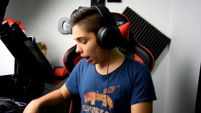 UNBOXING | RAZER KRAKEN PRO V2 ! смотреть онлайн