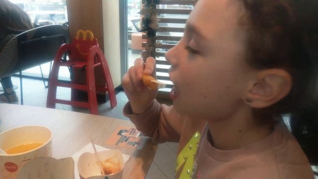 Весёлая картошка фри в Маке смотреть онлайн