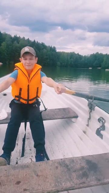Андрей рулит🚣♂️ #природа #лето #дети #активныепрогулки #спорт #озеро #отдыхаем #лес #развлечьдетей