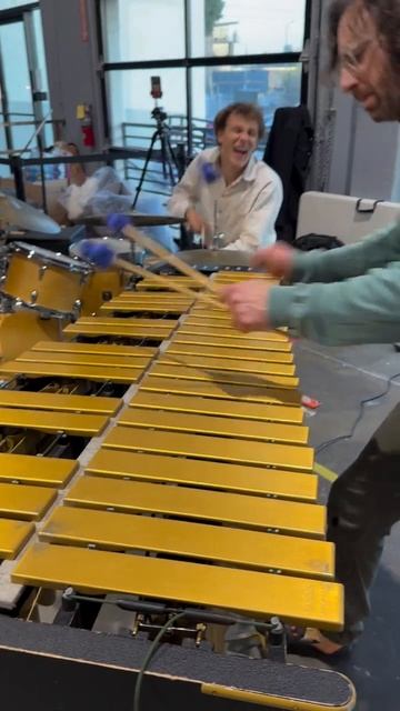 Немного хип-хопа, немного угара на вибрафоне🎶 смотреть онлайн