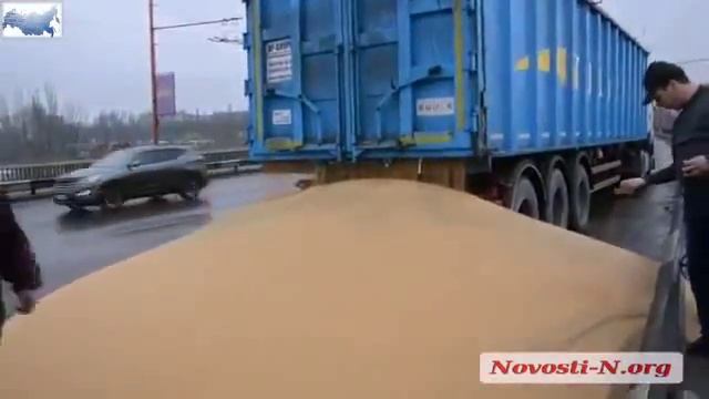 Видео Новости N Седельный тягач рассыпал просо смотреть онлайн