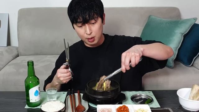 속이 뜨끈해지는 왕갈비탕에 소주 한잔!(Ft.당면 추가) 혼술 리얼먹방 Galbitang Beef Rib Soup MUKBANG ASMR EATINGSHOW