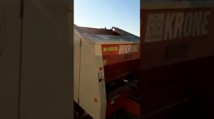 Кроне Кр 125 в работе, пресс подборщик рулонный