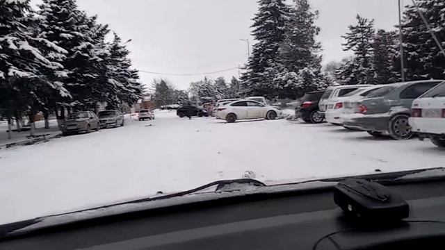 Город Благодарный. Снегопад закончился, но дороги расчищать некому. смотреть онлайн