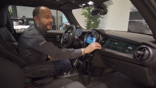 Mini restylée (2021). Une deuxième remise à jour de la F56 en attendant la nouvelle смотреть онлайн