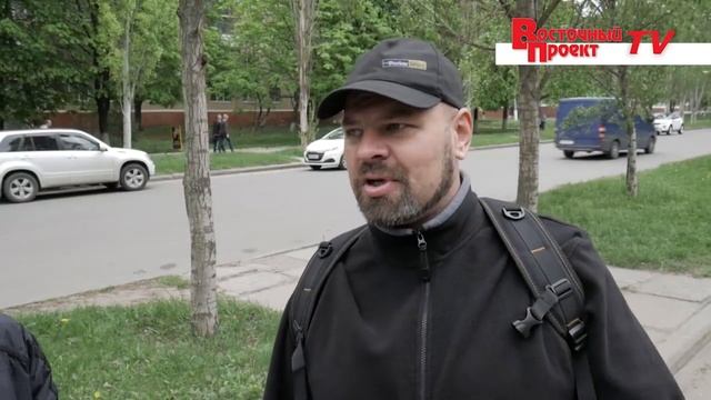 Активисты митингуют в поддержку уволеной учительницы