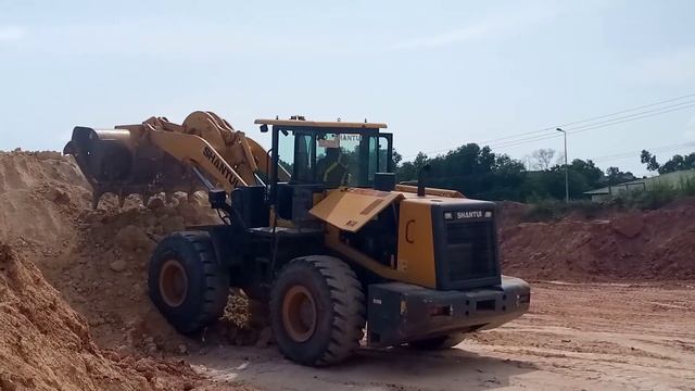 Shantui SL50WN On Site Cutting
