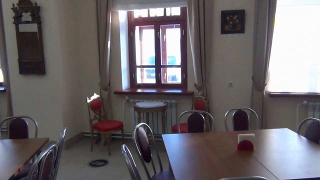 В чайной музея круасан за 80.  А мне пончик за 5.( на правах рекламы)