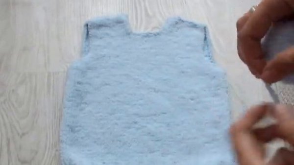 вязанная жилетка из пряжи ализе софти( alize softi )