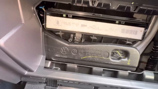 2018 - 2023 Volkswagen Tiguan How to change Cabin Air Filter смотреть онлайн
