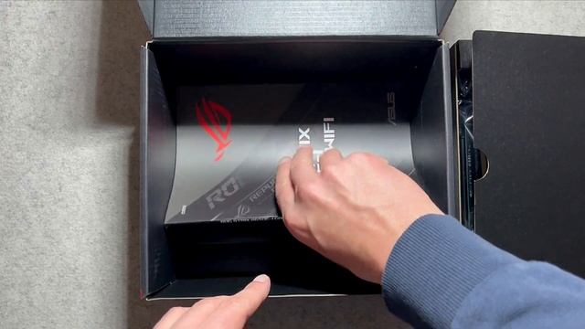 ASUS B650E-i RoG Strix Gaming ITX Unboxing смотреть онлайн