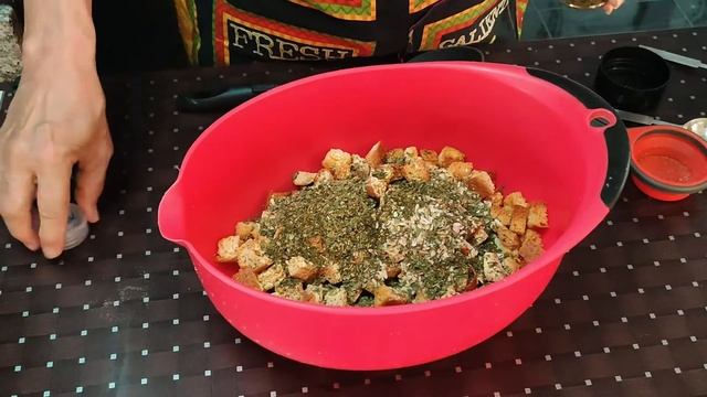Make Your Own Stovetop Stuffing from Scratch смотреть онлайн