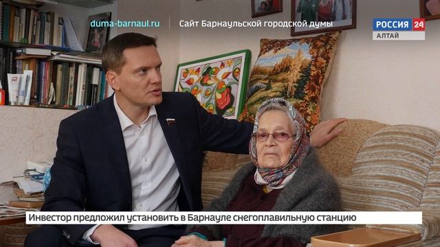 Барнаульские студенты продолжают помогать в уборке снега пожилым людям смотреть онлайн