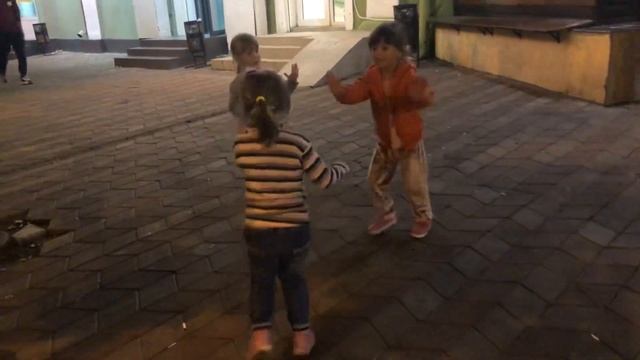 Соня, Ксеня и Настя водят хоровод ) смотреть онлайн