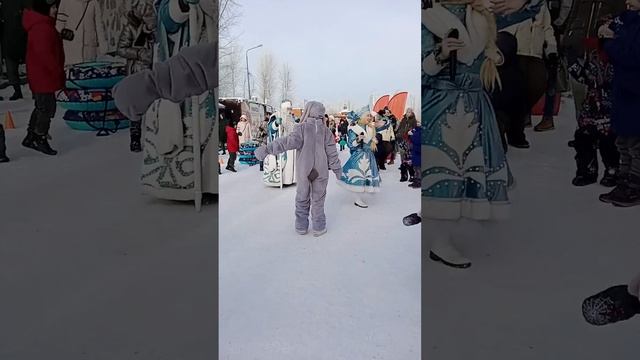 Танец Мандаринка 👯👯♂️💃. 30.12.2023. Иркутск. смотреть онлайн