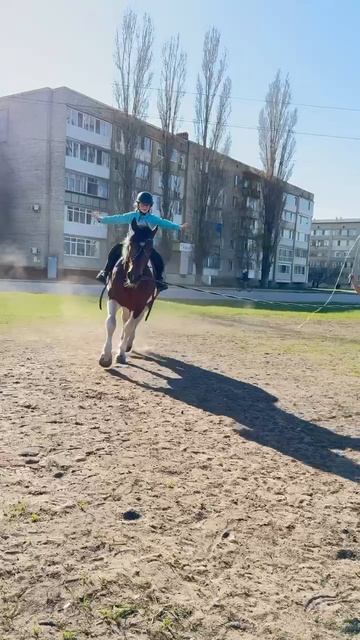 Теперь в моей жизни спорт. Обожаю лошадей. Каждую тренировку жду с нетерпением.