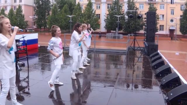 Студия Патефон - Все зависит от нас самих (День России. Съемка со сцены) смотреть онлайн