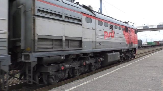 Для тех, кто не любит смотреть на вагоны: короткие видеозарисовки с локомотивами (7 в 1) смотреть онлайн