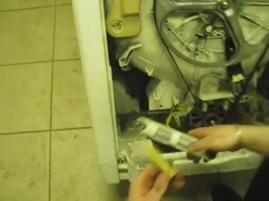 Замена амортизатора в стиральной машине вертикальной загрузкой