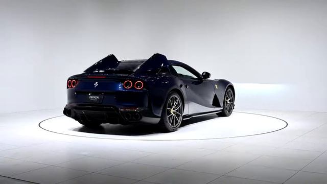 Ferrari 812 Superfast Spider on Turntable смотреть онлайн
