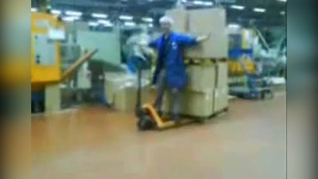 Profesionals vs Idiots #1 - Pallet jack смотреть онлайн