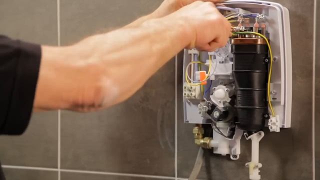 Electric Showers: "How to install the T80Z Fast-Fit and replace the Mira Vie" video from Triton смотреть онлайн