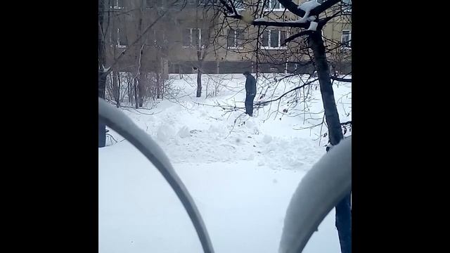Бомжей завалило снегом смотреть онлайн
