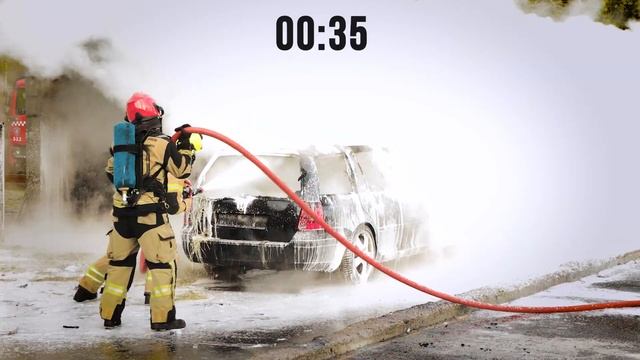 Slukking av bilbrann med Micro-Blaze OUT og CAFS. смотреть онлайн
