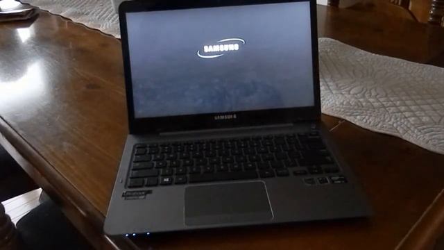 The Nick Tech Show - A look at a Samsung Series 5 Ultrabook смотреть онлайн
