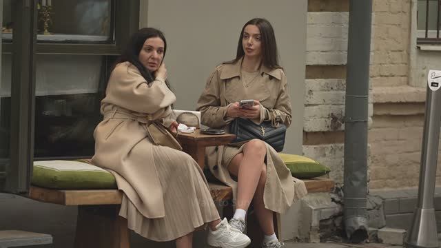 4K.Awesome Strangers Girls.