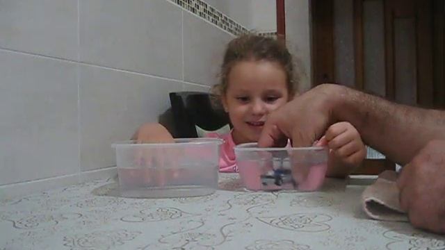 HOT WHEELS меняет цвет в воде. смотреть онлайн