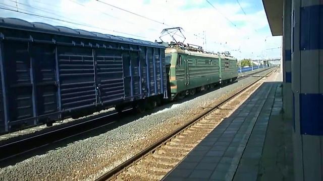 Электровоз ВЛ10К-948 с грузовым поездом смотреть онлайн