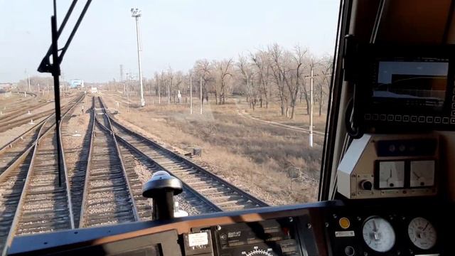 Казахстан осваивает автопилот на тепловозах ТЭП33А смотреть онлайн