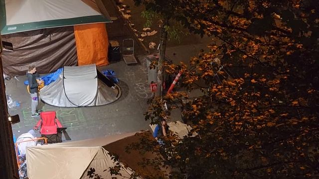 My building Oasis is responsible for this person putting A-tent right up in front of our door 😬 смотреть онлайн