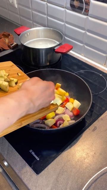 Рататуй с говядиной , нямням . #вкусно #рецепт #еда #мясо #рис #кухня #блюдо #ресторан #овощи смотреть онлайн