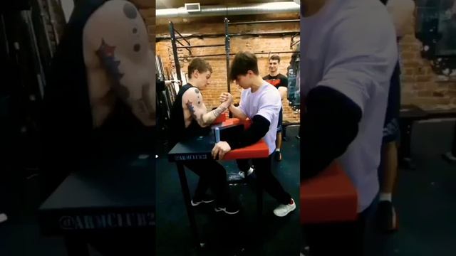 школа дракона 🐉🦾 #armrestling #onearm #армрестлинг #upperarm #techno смотреть онлайн