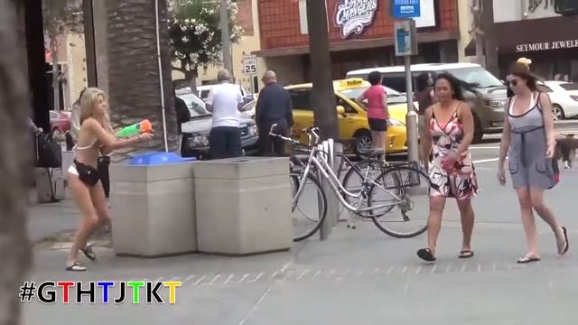 Сочная попка На Пляже 1 смотреть онлайн