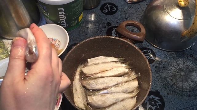 ЖАРИМ КОРЮШКУ 😋ЕЛА ЕЁ ПЕРВЫЙ РАЗ И МНЕ ООООООЧЕНЬ ПОНРАВИЛАСЬ ЭТА РЫБКА 🥰