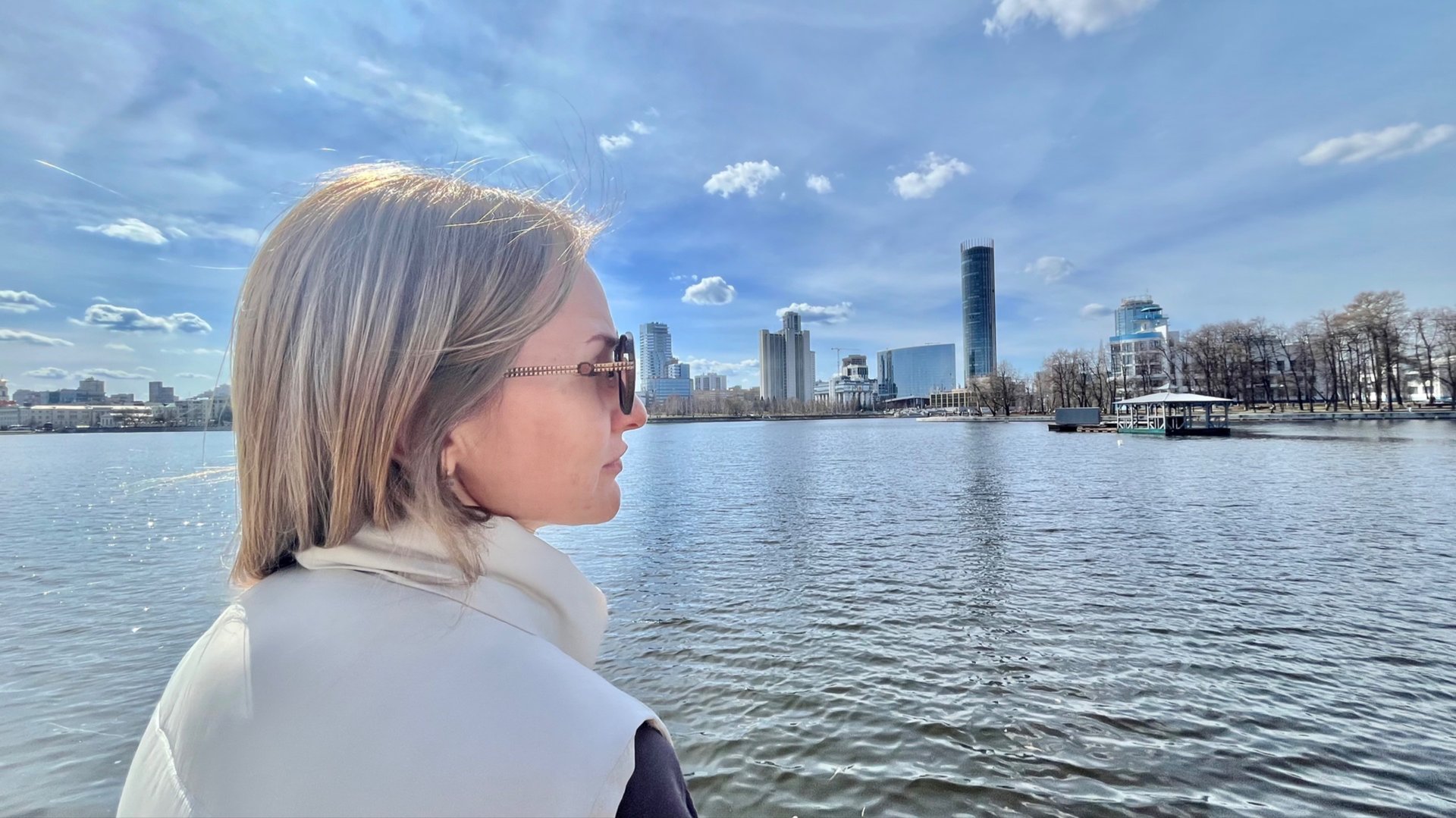 За день до Пасхи. Большая прогулка в ЕКБ - Харитоновский парк и Зеленая Роща. Знаменитая Труба 👍 смотреть онлайн