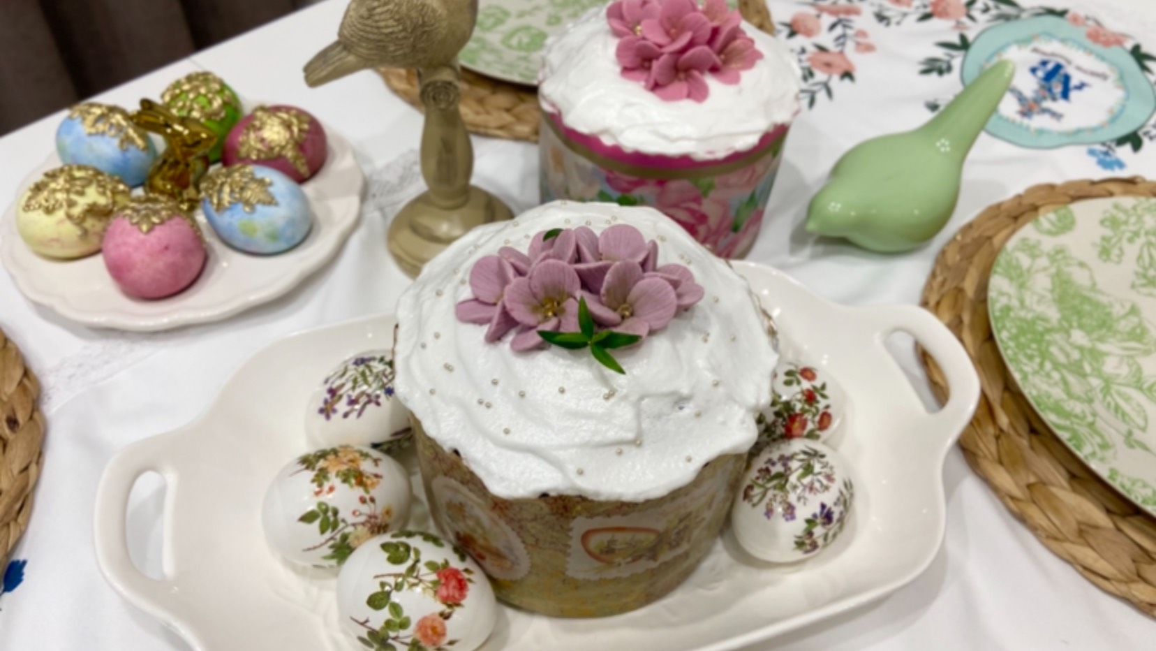 Пеку куличи и украшаю пасхальный стол. смотреть онлайн