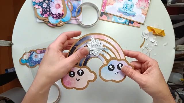 TUTO MINI ALBUM NUAGES ET ARC EN CIEL смотреть онлайн