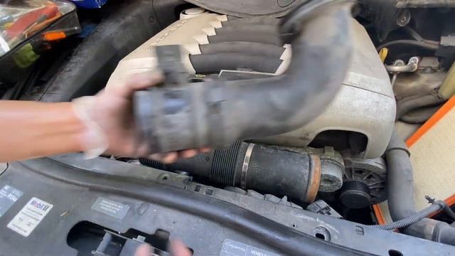 How to: MAF Sensor Clean 2005 Porsche Cayenne (955 3.2L V6 Engine) смотреть онлайн
