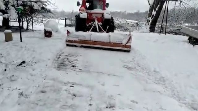 мтз 50 уборка снега, заднии лапатои. mtz 50 úklid sněhu смотреть онлайн