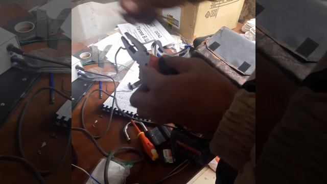 Расключение распоячный коробок с помощью аппарат для сварки скруток ТС 700-3 "Призма" смотреть онлайн