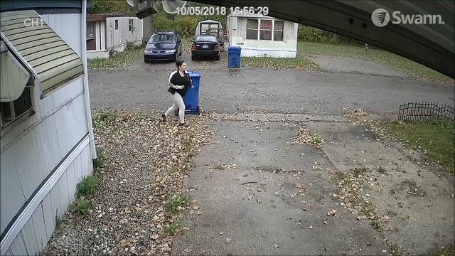 lady poops her pants on my security camera смотреть онлайн