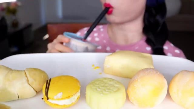 DURIAN EVERYTHING | YELLOW FOODS, ICE CREAM MOCHI, CREPE CAKE, MACARON, BUBBLE TEA, MOON CAKE