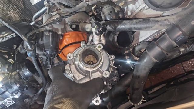 Mercedes C205 water pump replacement engine M264 смотреть онлайн